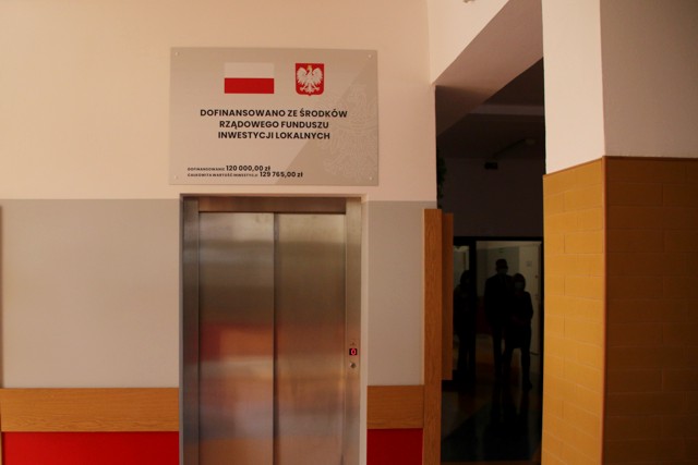 Oddanie do użytku windy w ZS nr 1 w Jędrzejowie.