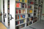 Fragment szkolnego księgozbioru w bibliotece