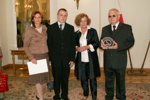 2007-09-10 • Nasza delegacja z panią minister Ewą Juńczyk-Ziomecką i statuetką "Najaktywniejsza Szkoła w Dniu Przedsiębiorczości 2007"