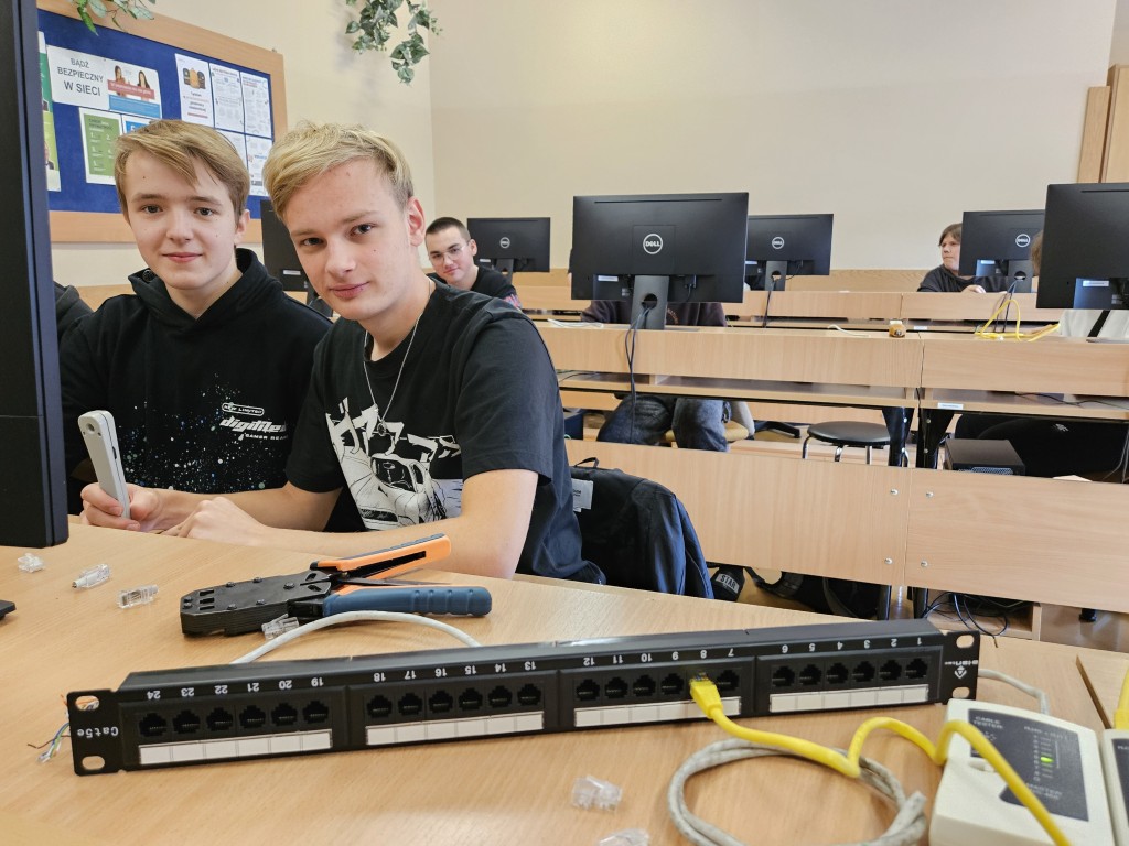 Zdjęcie pracowni komputerowej