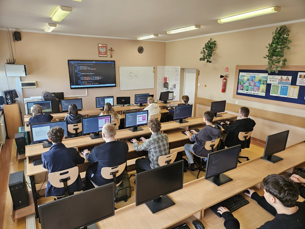 Zdjęcie pracowni komputerowej