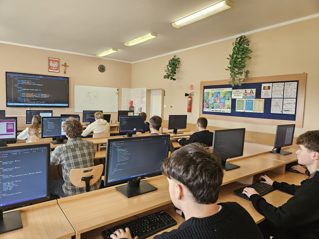 Zdjęcie pracowni komputerowej