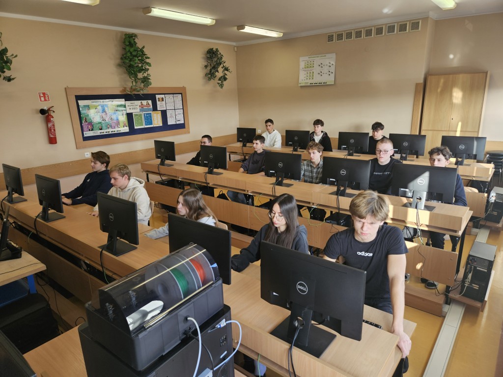 Zdjęcie pracowni komputerowej