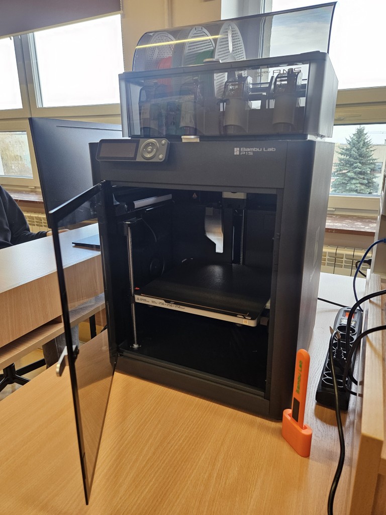 Zdjęcie pracowni komputerowej