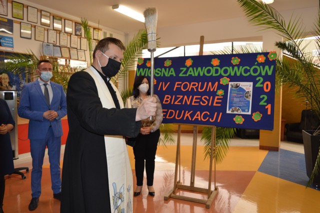 Oddanie do użytku windy w ZS nr 1 w Jędrzejowie.
