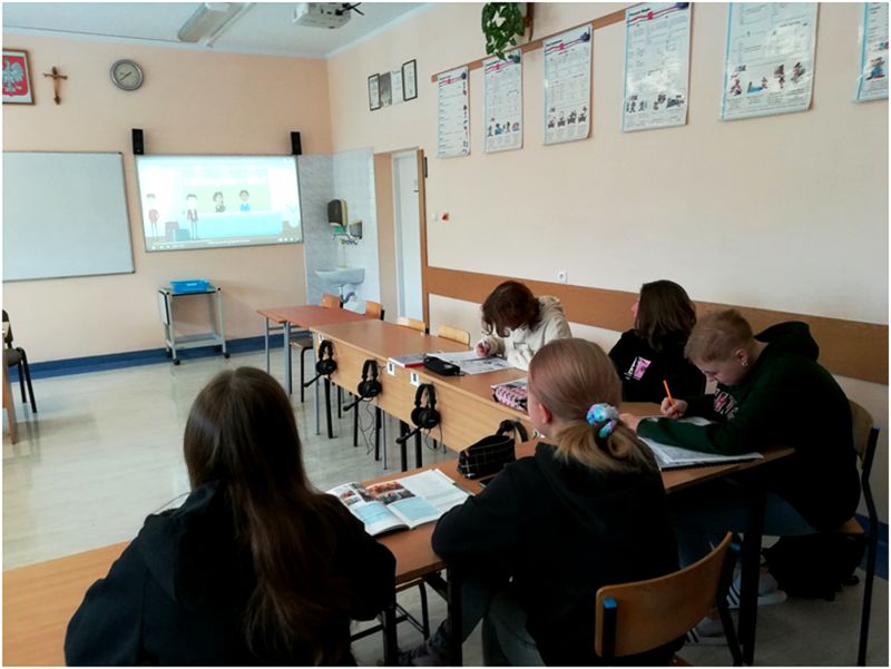 Kursanci na zajęciach z języka angielskiego