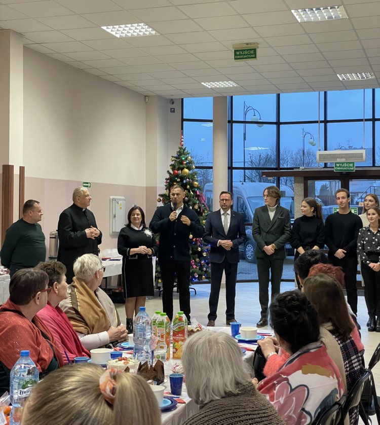 Organizatorzy Wigilii wraz z uczestnikami