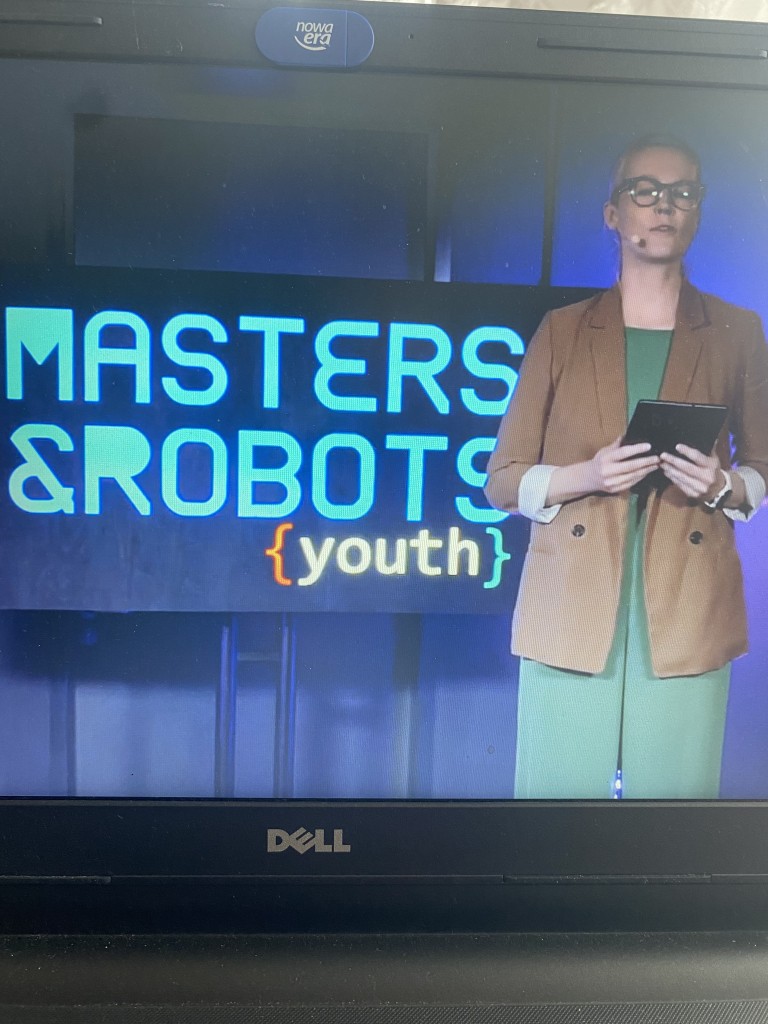 Fragment konferencji na ekranie monitora