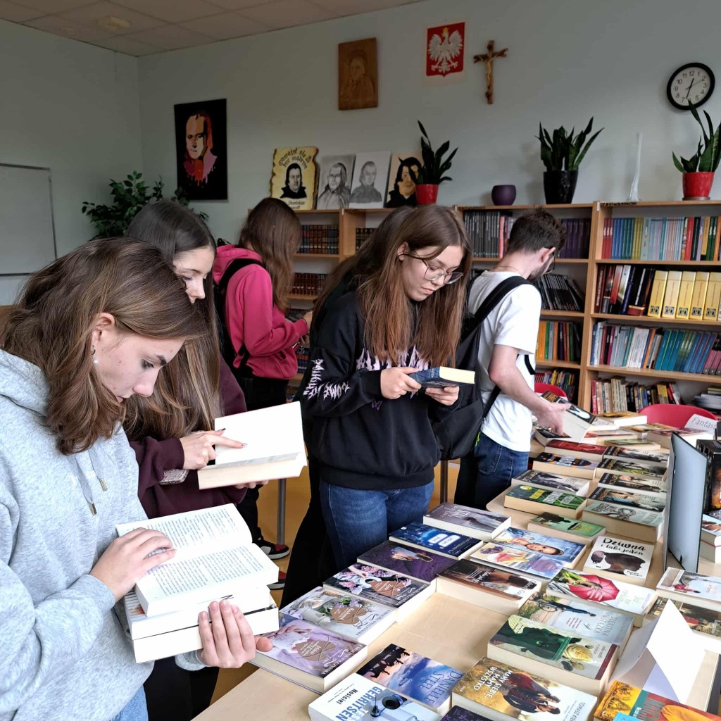 Młodzież Konarskiego biorąca udział w akcji