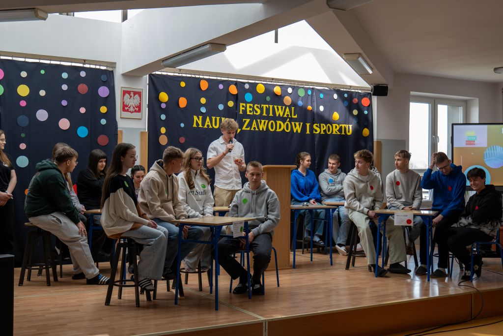 Uczestnicy Festiwalu podczas zabawy quizowej