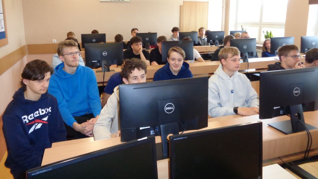 Uczniowie podczas warsztatów