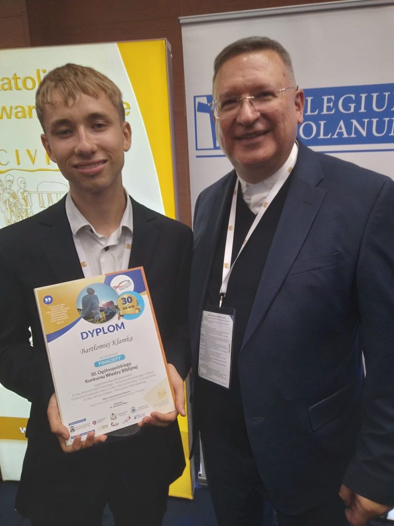 Bartek wraz z przedstawicielem organizatorów